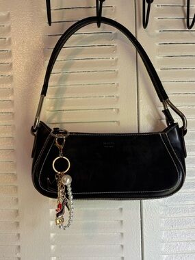 VENETO Black Leather Shoulder Bag Y2K Minimal Chic w/ Charm Detail